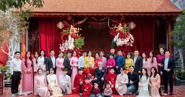 Cặp vợ chồng Hưng Yên kỷ niệm 70 năm hôn nhân, câu chuyện tình yêu lay động cộng đồng mạng
