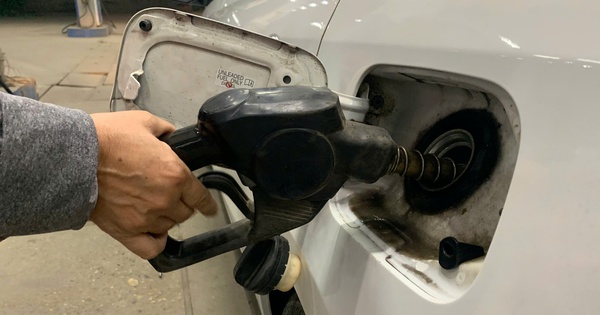 Bộ Công thương đề nghị kiểm tra thị trường xăng dầu, ngăn chặn găm hàng, tăng giá