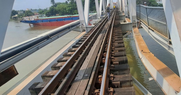 Sà lan va chạm cầu Ghềnh: Hủy nhiều tàu chạy bắc nam