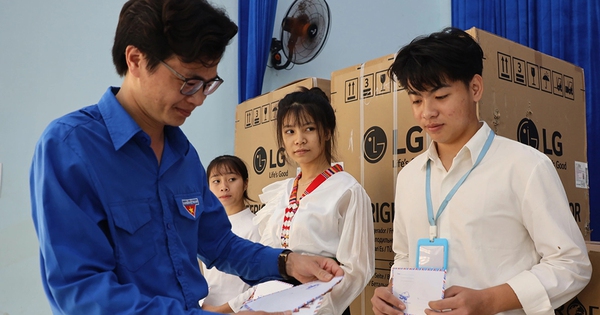 'Thắp lửa ước mơ' nơi miền biên viễn