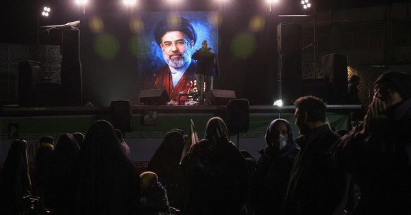 Con trai cố Lãnh tụ Iran Mojtaba Khamenei chính thức kế nhiệm cha