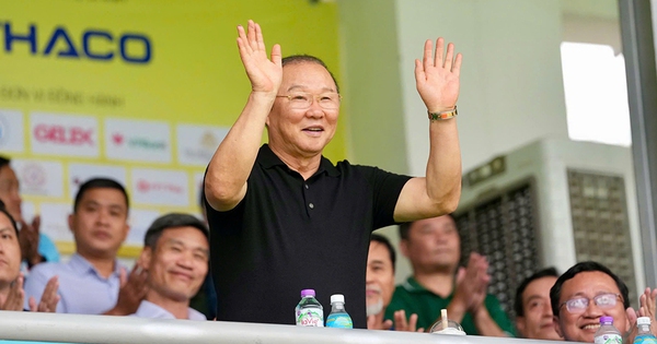 HLV Park Hang-seo: 'TNSV thay đổi tích cực bóng đá Việt Nam’