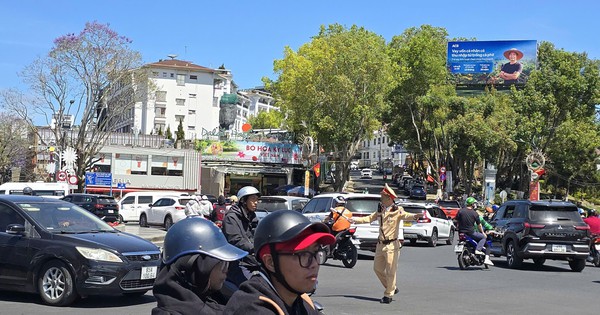 Đề nghị cảnh sát giao thông làm ‘hướng dẫn viên’ cho du khách đến Đà Lạt