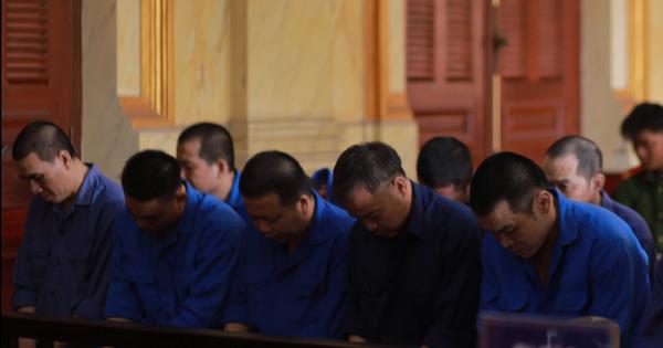 TP.HCM: Hoãn xét xử 12 bị cáo đội bảo vệ Khu công nghệ cao nhận tiền 'chung chi'