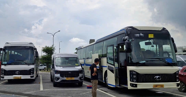 Giá xăng dầu 'tăng sốc', mỗi ngày doanh nghiệp vận tải 'mất đứt' trăm triệu đồng