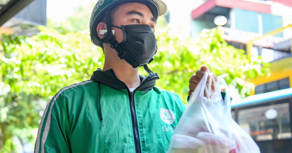 'Chóng mặt' vì phí ship và đồ ăn tăng giá