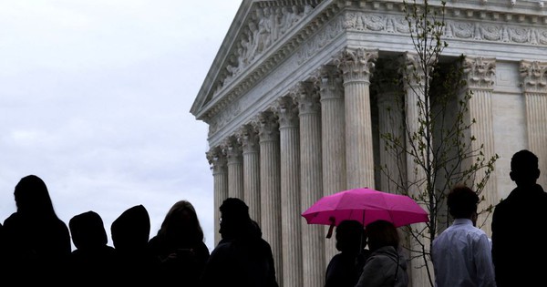 Quyền công dân theo nơi sinh ra tòa tối cao, ông Trump nói sẽ dự tòa