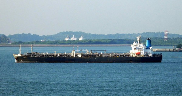 Thêm tàu dầu trúng tên lửa, Iran tập kích các mục tiêu tại vùng Vịnh