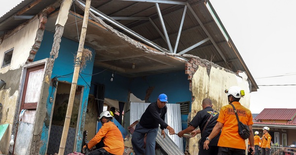 Động đất 7,4 độ Richter xảy ra ở Indonesia, cảnh báo sóng thần nguy hiểm