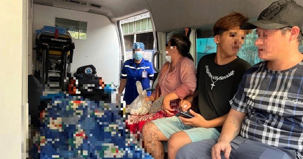 TP.HCM: Khom người nhặt ve chai, bà cụ bán vé số bị xe tải tông tử vong