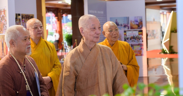 Đại lão hòa thượng Thích Trí Quảng dự khai mạc triển lãm 45 năm Giáo hội Phật giáo Việt Nam