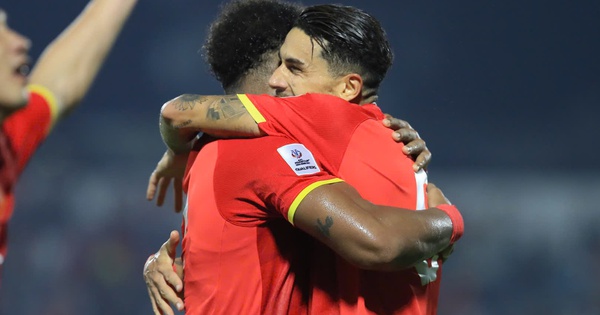 Trong đêm Thiên Trường rực sáng, Xuân Son và Hoàng Hên lại tìm thấy nhau