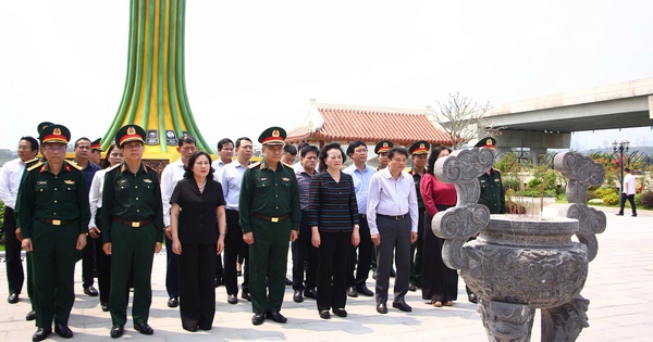 Phó thủ tướng Phạm Thị Thanh Trà dâng hương tại các địa chỉ đỏ tỉnh Quảng Trị