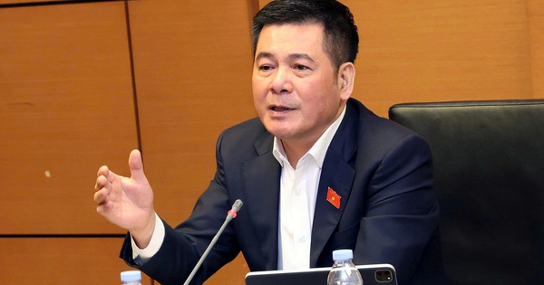 Làm sao để người dân không 'vùi tiền' vào đất, vào vàng