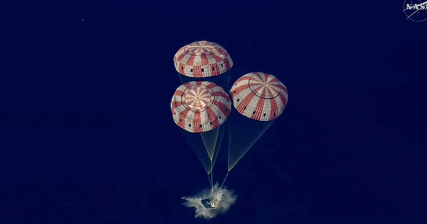 Nhóm phi hành gia Artemis 2 quay về trái đất an toàn