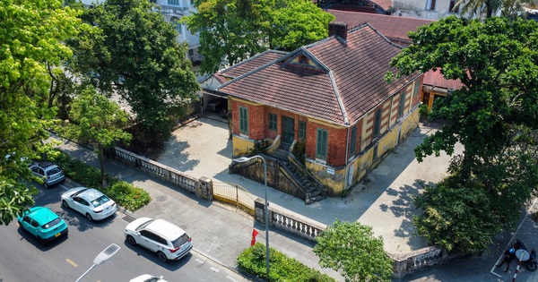 Cận cảnh biệt thự Pháp trên khu 'đất vàng' ven sông Hương trước khi bị tháo dỡ