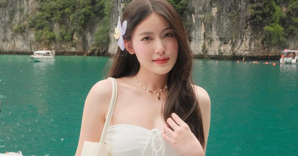 Nâng tầm thần thái với set áo váy tone sur tone sành điệu