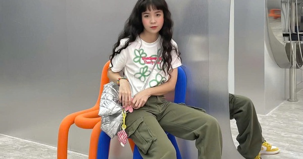 Tôn vòng eo thon gọn nhờ bộ đôi áo baby tee và quần ống rộng