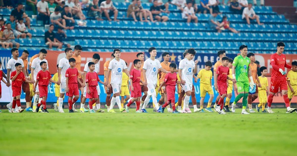 HAGL hạ gục Nam Định, thủ môn Trung Kiên vui sướng khôn xiết: Vẫn lo sợ rớt hạng