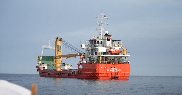 Eo biển Hormuz tê liệt sau tuyên bố phong tỏa của Mỹ, nhiều tàu dầu phải quay đầu