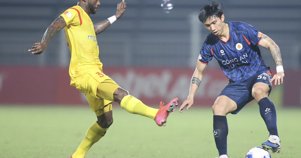 Đoàn Văn Hậu được HLV Polking khen hết lời, mọi ‘chuyện’ bỗng trở nên rất nhỏ