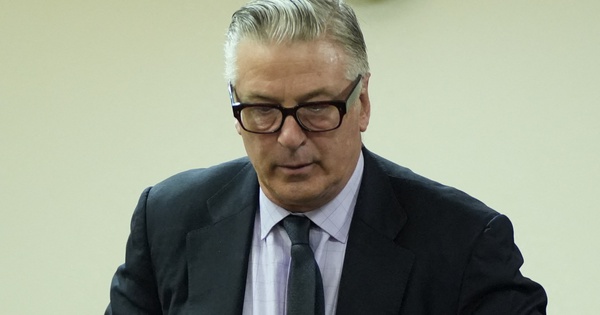 Alec Baldwin muốn nghỉ hưu sau vụ vô ý bắn chết người trên phim trường