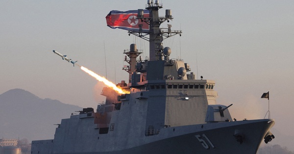 Triều Tiên thử tên lửa từ tàu chiến, nhấn mạnh răn đe hạt nhân