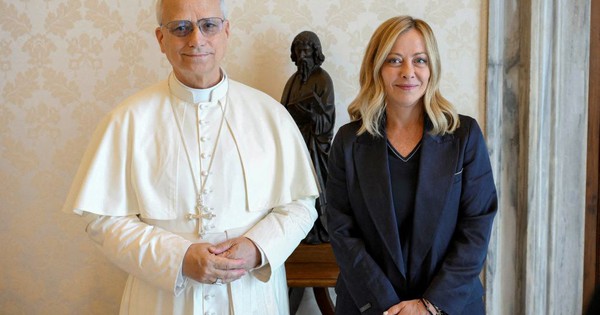 Người Ý đoàn kết bảo vệ giáo hoàng, Thủ tướng Meloni chỉ trích Tổng thống Trump