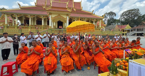 Rộn ràng tiếng kinh cầu bình an ngày Tết Chôl Chnăm Thmây