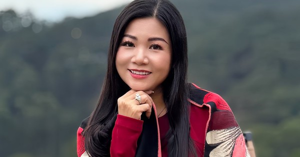 Ca sĩ Dương Hồng Loan: May mắn khi giữ hôn nhân viên mãn bên mối tình đầu