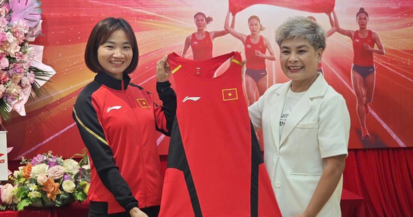 Nguyễn Thị Oanh cùng đội điền kinh Việt Nam đón niềm vui đặc biệt