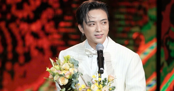 Soobin lập 'hat-trick' tại giải thưởng Cống hiến