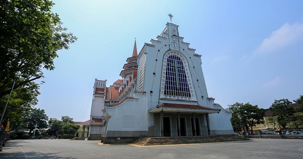 Nhà thờ Dòng Chúa Cứu Thế: Kiệt tác kiến trúc Đông - Tây hòa quyện