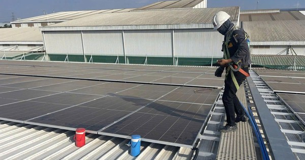 Áp lực cung ứng điện gia tăng do nắng nóng và giá dầu cao