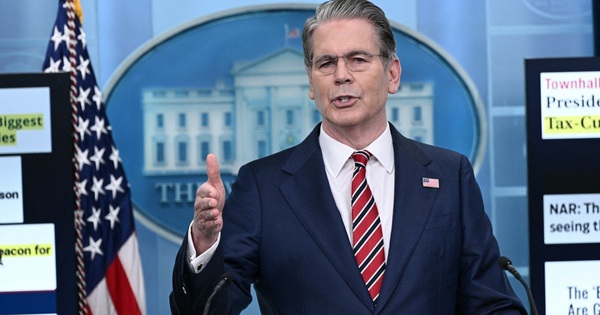 Mỹ sẽ dừng cho phép các nước mua dầu của Nga trên biển