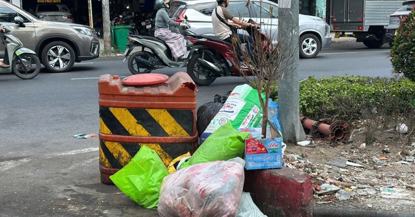 Rác tại giao lộ