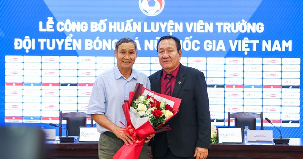 Tân HLV đội tuyển Việt Nam Hoàng Văn Phúc: 'Kế nhiệm huyền thoại Mai Đức Chung, áp lực là chuyện bình thường'