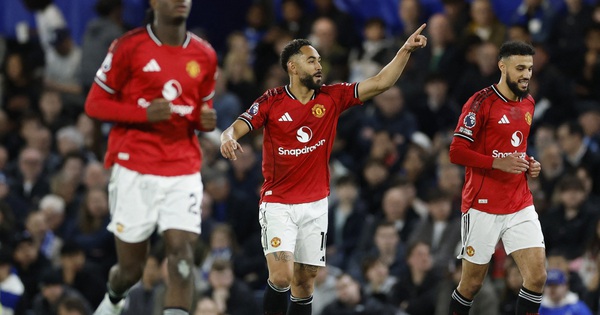 M.U đánh bại Chelsea ngay tại Stamford Bridge, Tottenham bị Brighton chia điểm phút 90+5
