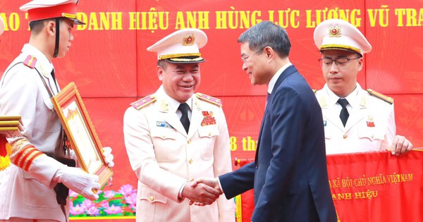 Trung tướng Nguyễn Thanh Tùng được phong tặng danh hiệu Anh hùng lực lượng vũ trang nhân dân