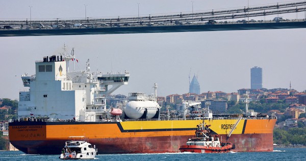 Mỹ gia hạn nới lỏng cấm vận dầu mỏ Nga