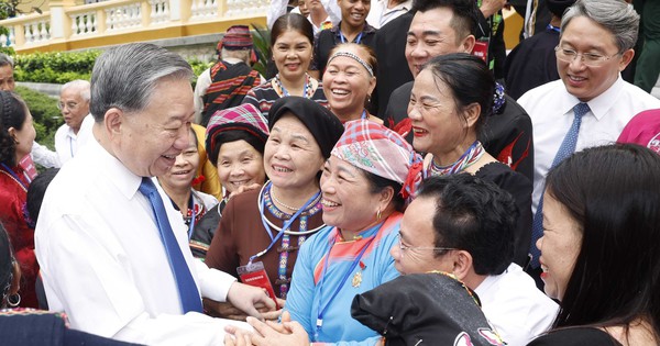 Tổng Bí thư Tô Lâm gặp gỡ các già làng, trưởng bản nhân Ngày Văn hóa các dân tộc Việt Nam