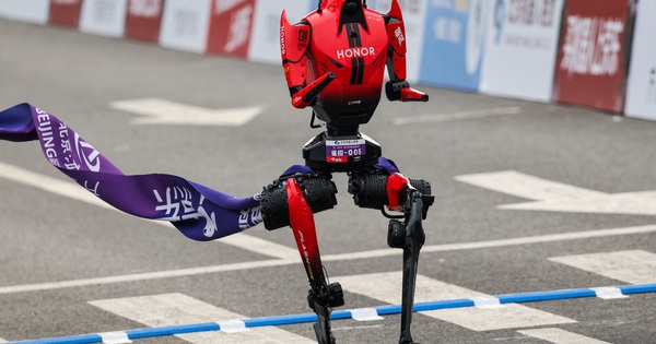 Robot Trung Quốc phá kỷ lục chạy bán marathon của con người