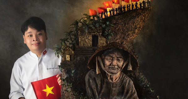 Bánh 'Việt Nam tinh hoa' cao hơn 1 m gây sốt trước thềm đại lễ 30.4.