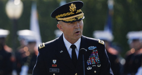 Bộ trưởng Chiến tranh Mỹ buộc Tham mưu trưởng Lục quân từ chức ngay lập tức