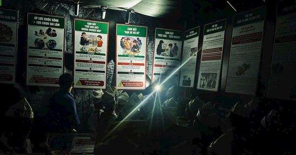 'Ngôi nhà ma' giữa trường tiểu học: Rợn người khi bước vào, tỉnh táo khi bước ra