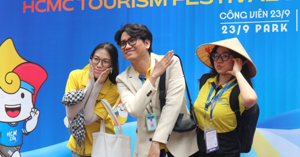 Muốn săn tour giá tốt giữa mùa giá leo thang, người trẻ tìm đến địa điểm này