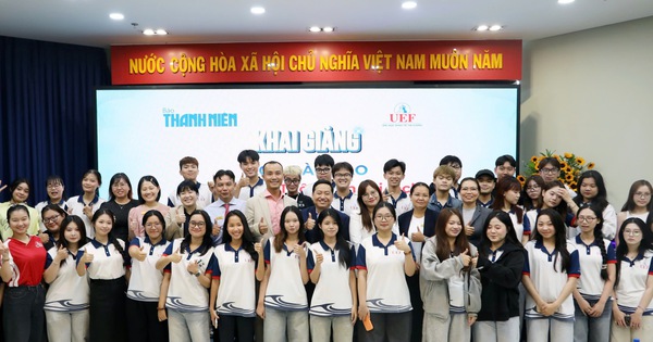 Thêm 133 sinh viên UEF đến Báo Thanh Niên học và thực hành 2 môn học