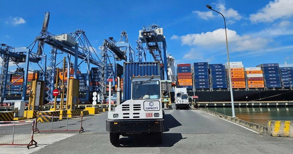 Xuất khẩu tiếp tục tăng mạnh giữa biến động