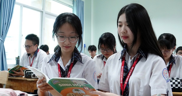 Miễn phí sách giáo khoa: Chính sách nhân văn hướng tới công bằng giáo dục