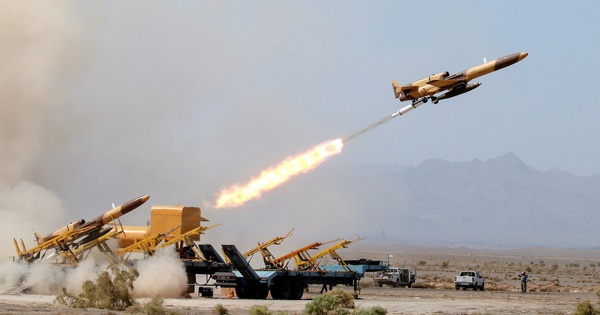 Iran tấn công trả đũa tàu quân sự Mỹ